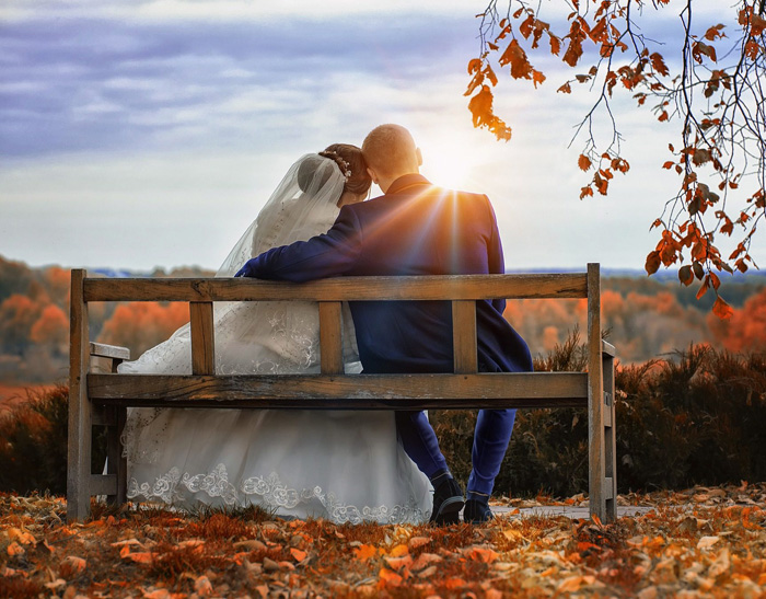Осінь — час весіль, адже щастя не відкладеш через пандемію і карантин. Фото з сайту event-side.com