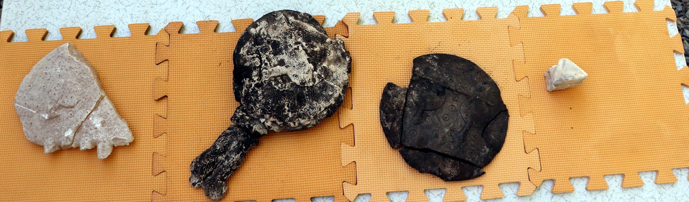 Деякі зі знайдених статуеток, недавно виявлених на археологічній ділянці Кюлтепе, Кайсері, центральна Туреччина, 10 вересня 2020 г. (фото DHA)