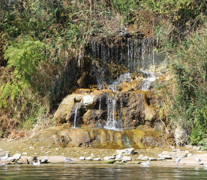 У водоспаду є шанс стати туристичним об&rsquo;єктом. Фото з сайту mycity.mk.ua