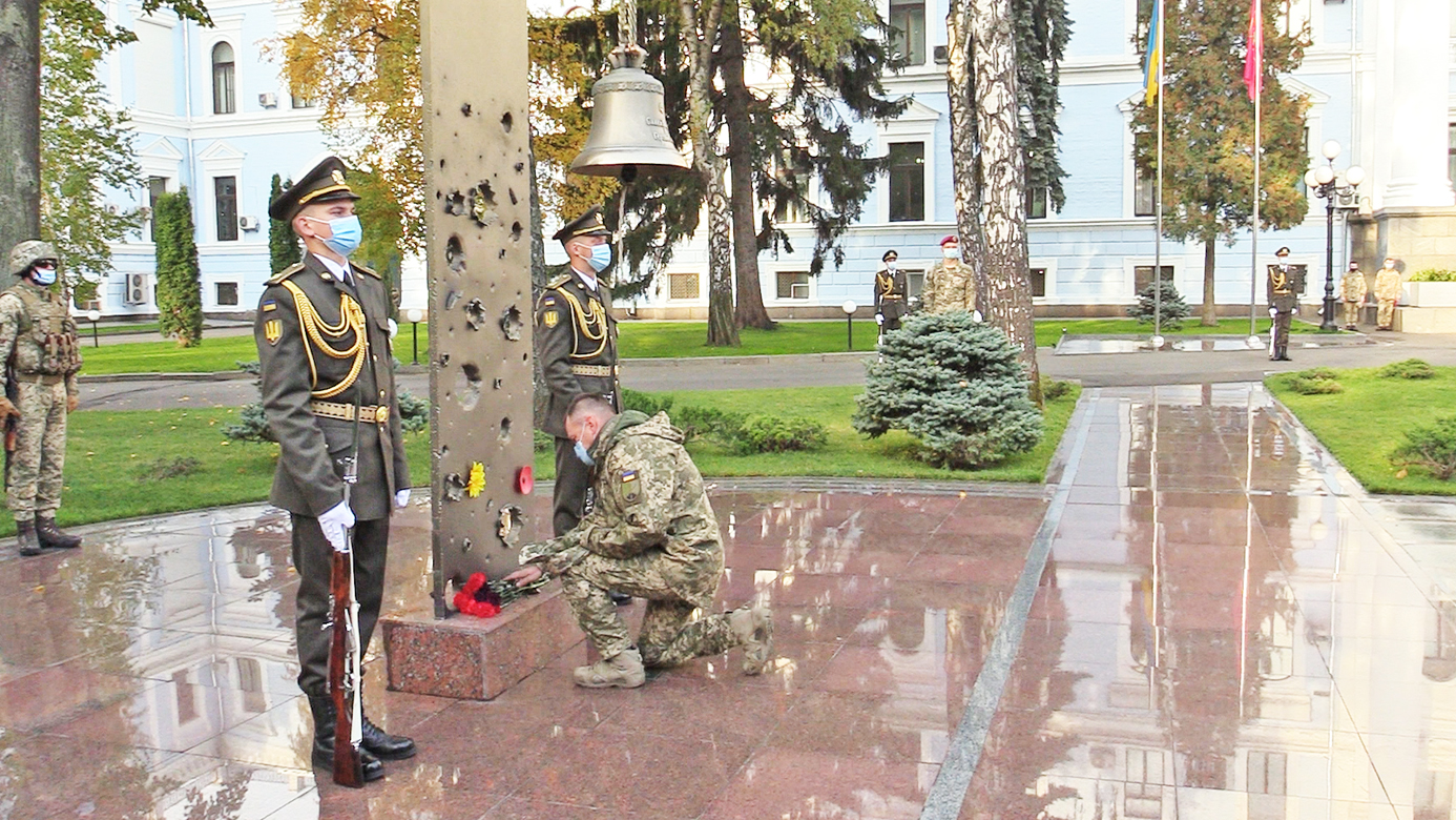 Днів, коли Дзвін пам’яті мовчить,  на жаль, не так багато…Фото з сайту mil.gov.ua