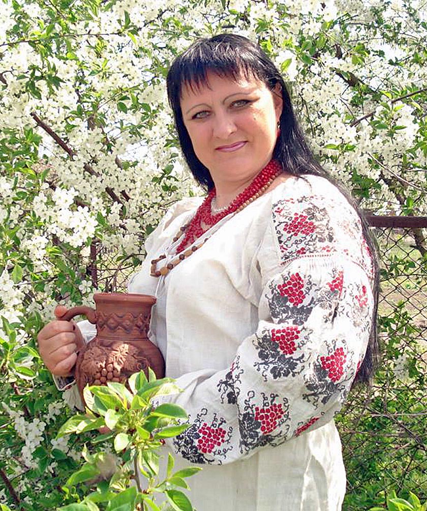 Вишивка Олени Корщунової схожа з квітучим садом. Фото надала авторка
