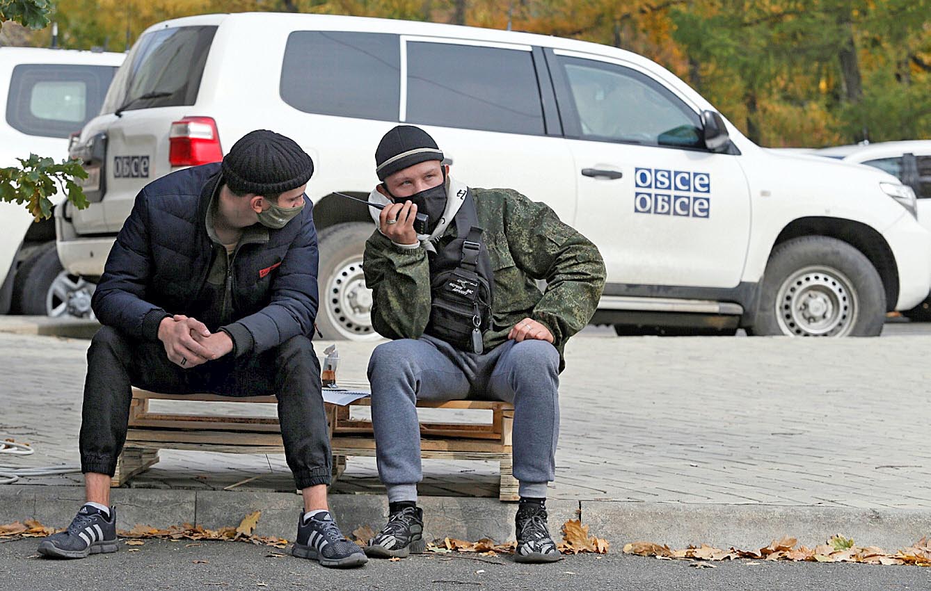 Так звані протестувальники отримали завдання блокувати роботу міжнародної місії ОБСЄ. Фото з сайту topor.od.ua