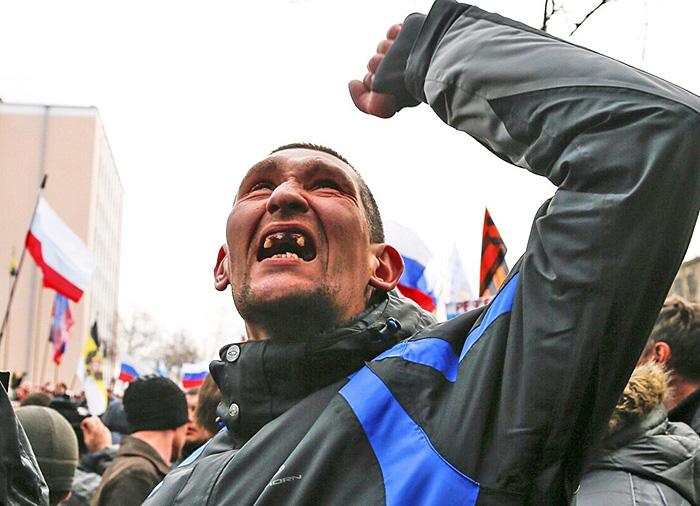 Хронічна залежність місцевих людей від російської пропаганди посилюється. Фото з сайту radiosvoboda.org