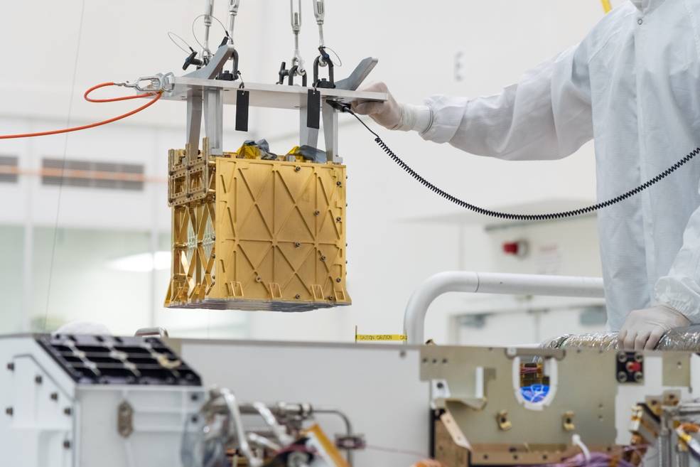 Модуль MOXIE до установки на платформу марсохода Perseverance. Фото: NASA / JPL-Caltech