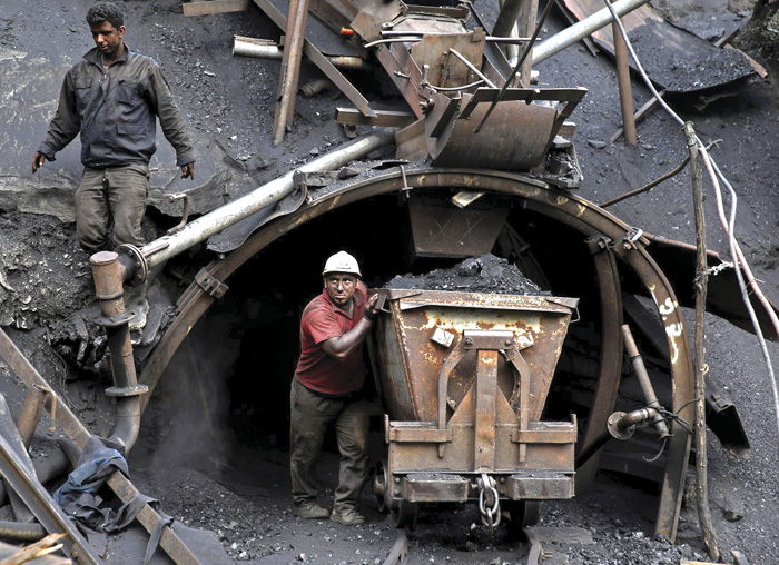 Свого часу дуже почесний статус шахтарів «гвардія праці» тепер вже давно у минулому. Фото з сайту imgur.com