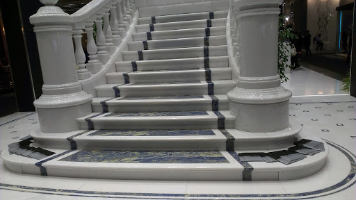 Мармурові сходи від GRANIT-MRAMOR COMPANY елегантні і довговічні