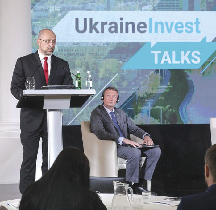 Прем’єр-міністр Денис Шмигаль переконаний, що збільшення інвестиційної активності може стати одним із драйверів зростання економіки. Фото з Урядового порталу