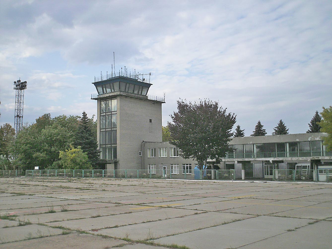 Очікується, що роботу аеропорту «Краматорськ» відновлять  на умовах спільного використання із ЗСУ. Фото з сайту wikipedia.org