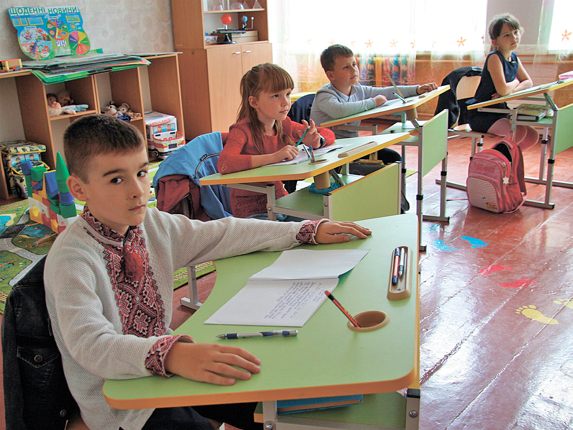 Дітям комфортно у відремонтованих класах нововідкритої школи. Фото автора
