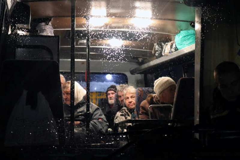 Усі дорожні хвилювання бабусь-переселенців уже позаду. Фото з сайту ck-oda.gov.ua