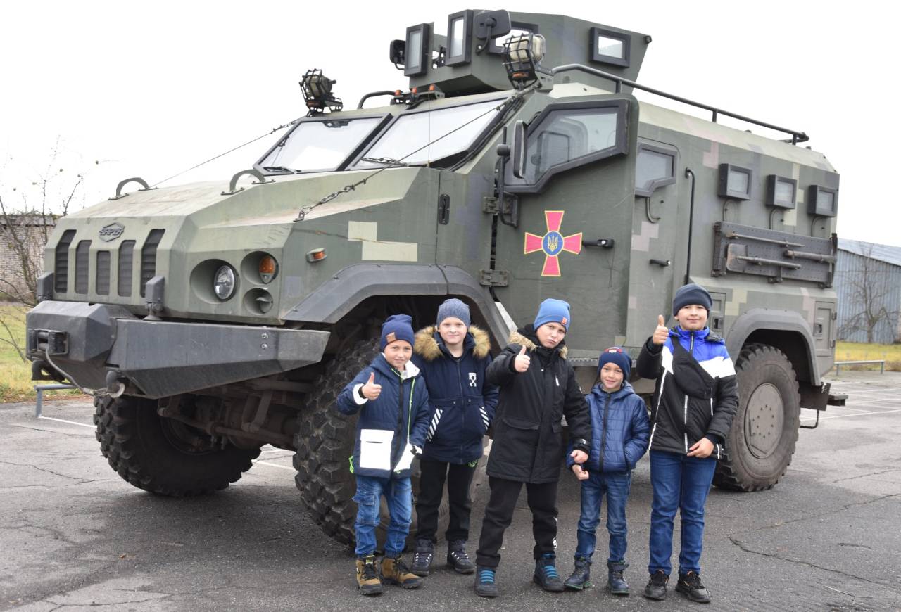 Із цих дейманівських хлопчаків виростуть надійні захисники Української держави. Фото з сайту Пирятинської ОТГ