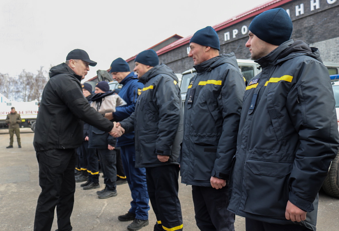 Добре напутнє слово черкаським рятувальникам від начальника обласної військової адміністрації багато важить. Фото з сайту ck.dsns.gov.ua