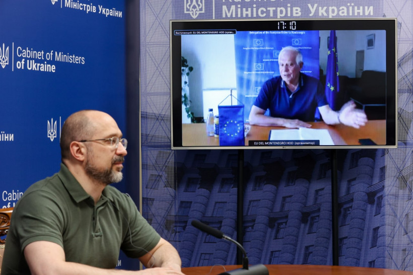 Денис Шмигаль запевнив Жозепа Борреля у тому, що Україна швидко наближатиме своє законодавство до законодавства ЄС. Фото з Урядового порталу