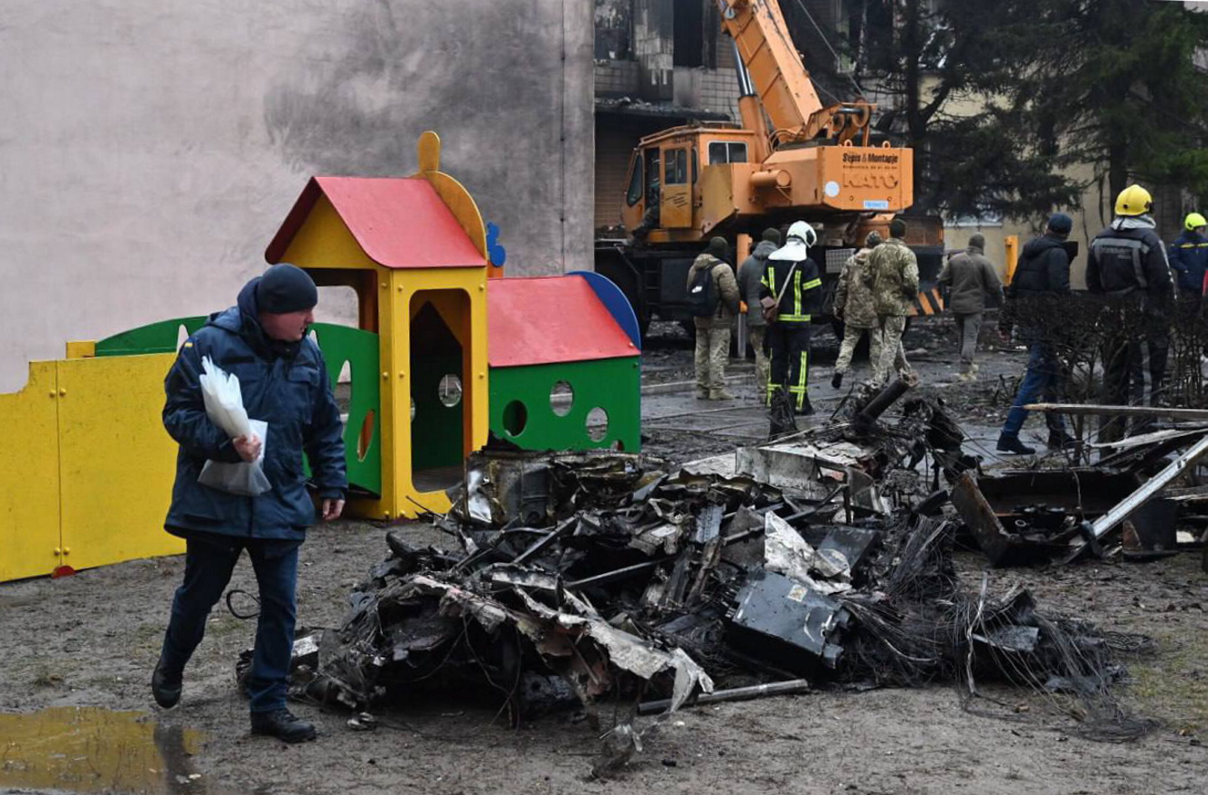 Падаючи, гвинтокрил зачепив дитячий садок, спричинивши пожежу. Фото з сайту armyinform.com.ua