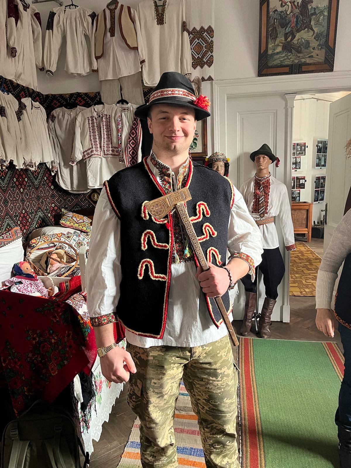 Етнографічний музей дає змогу відчути себе справжнім гуцулом. Фото Вадима ВОЛИНСЬКОГО