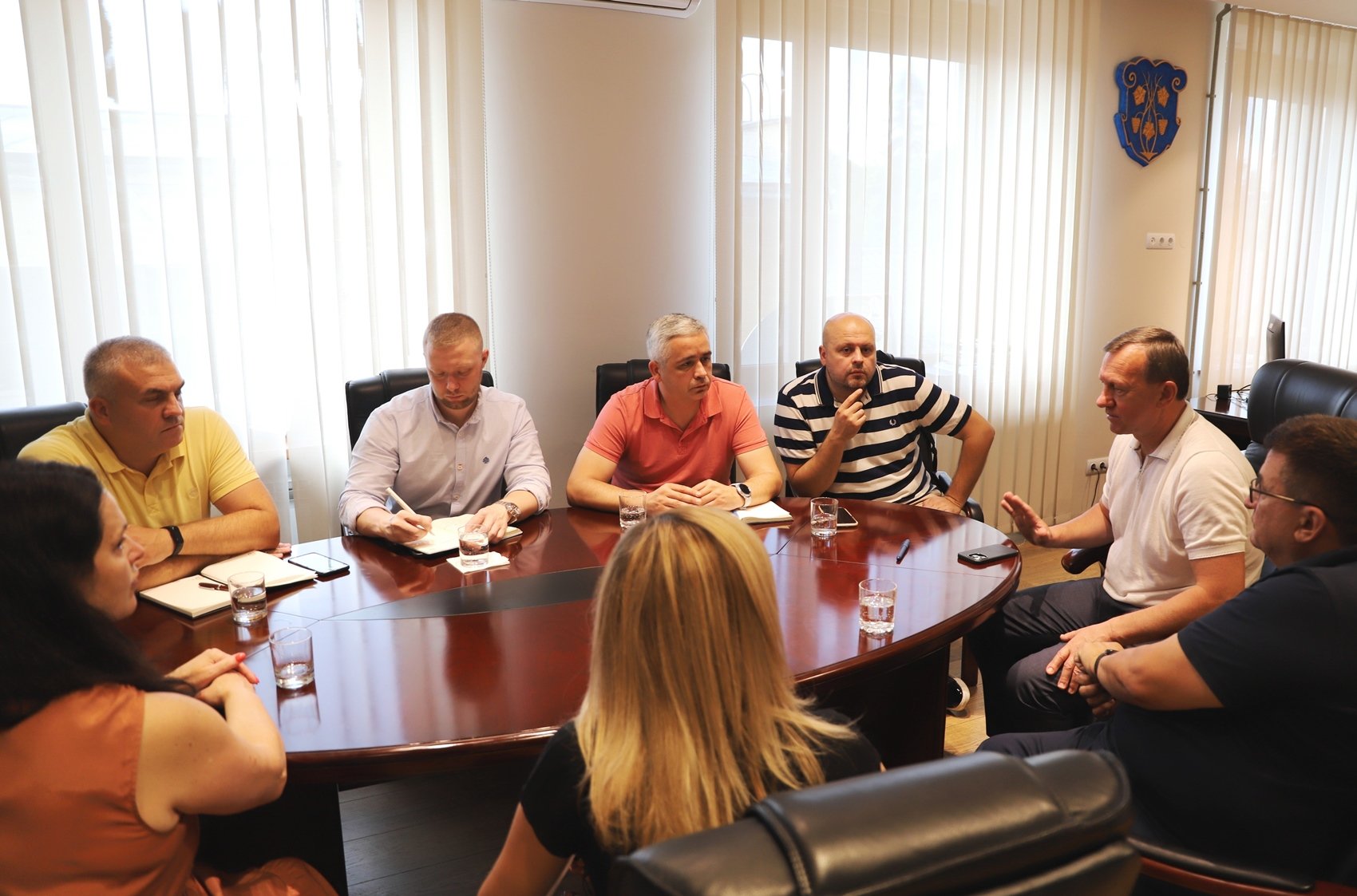 Під час виїзної сесії Національного кластера кібербезпеки відбулася зустріч із керівництвом Ужгородської міської ради. Фото зі сторінки ради у фейсбуці