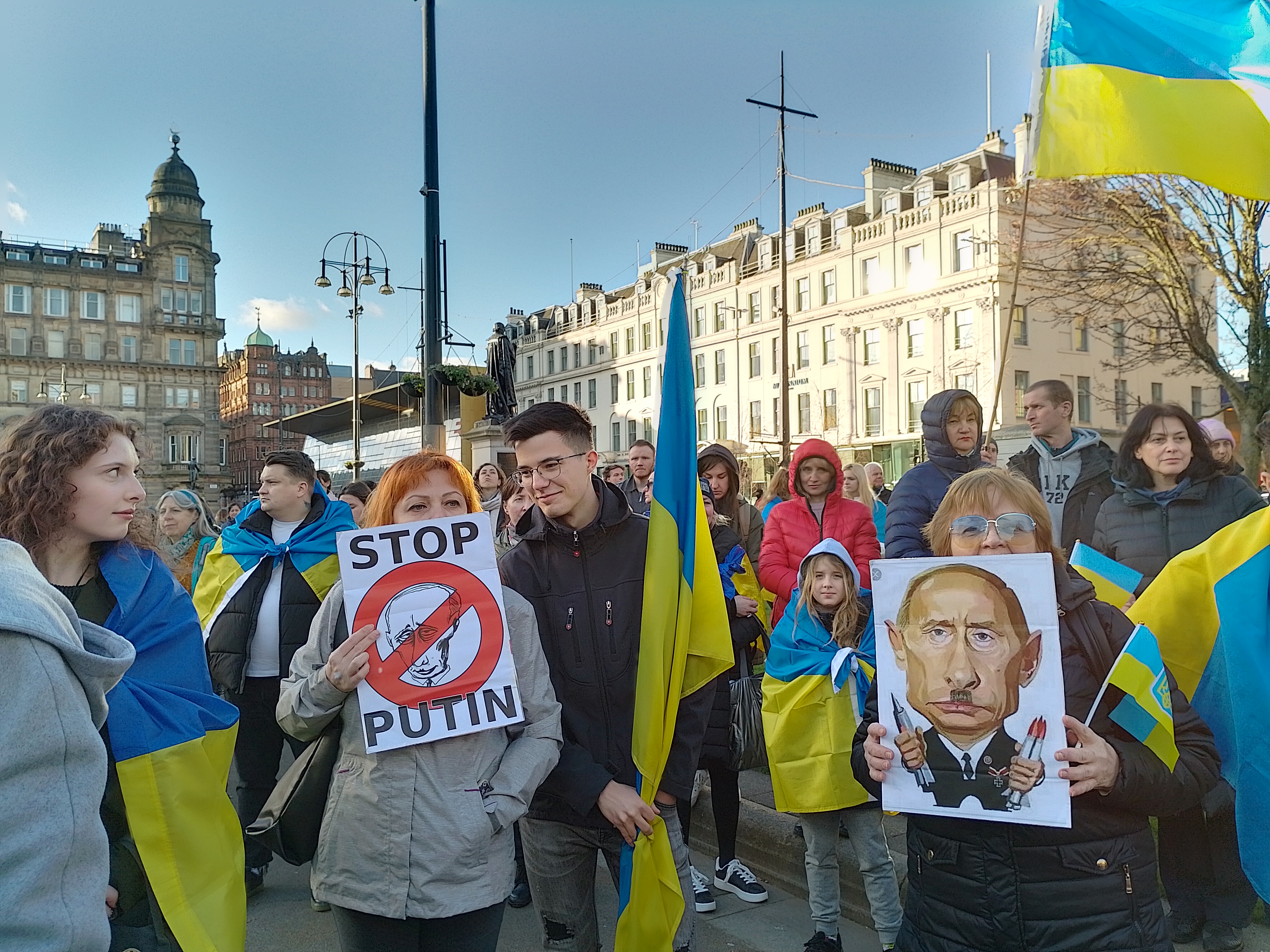  Площа Джорджа в Глазго заповнена людьми, які прийшли підтримати Україну в її справедливій боротьбі