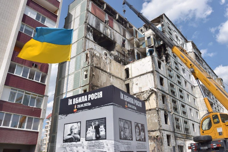 Там, де ще недавно жили мирні уманці, завершено демонтаж зруйнованих та напівзруйнованих конструкцій. Фото з сайту provce.ck.ua