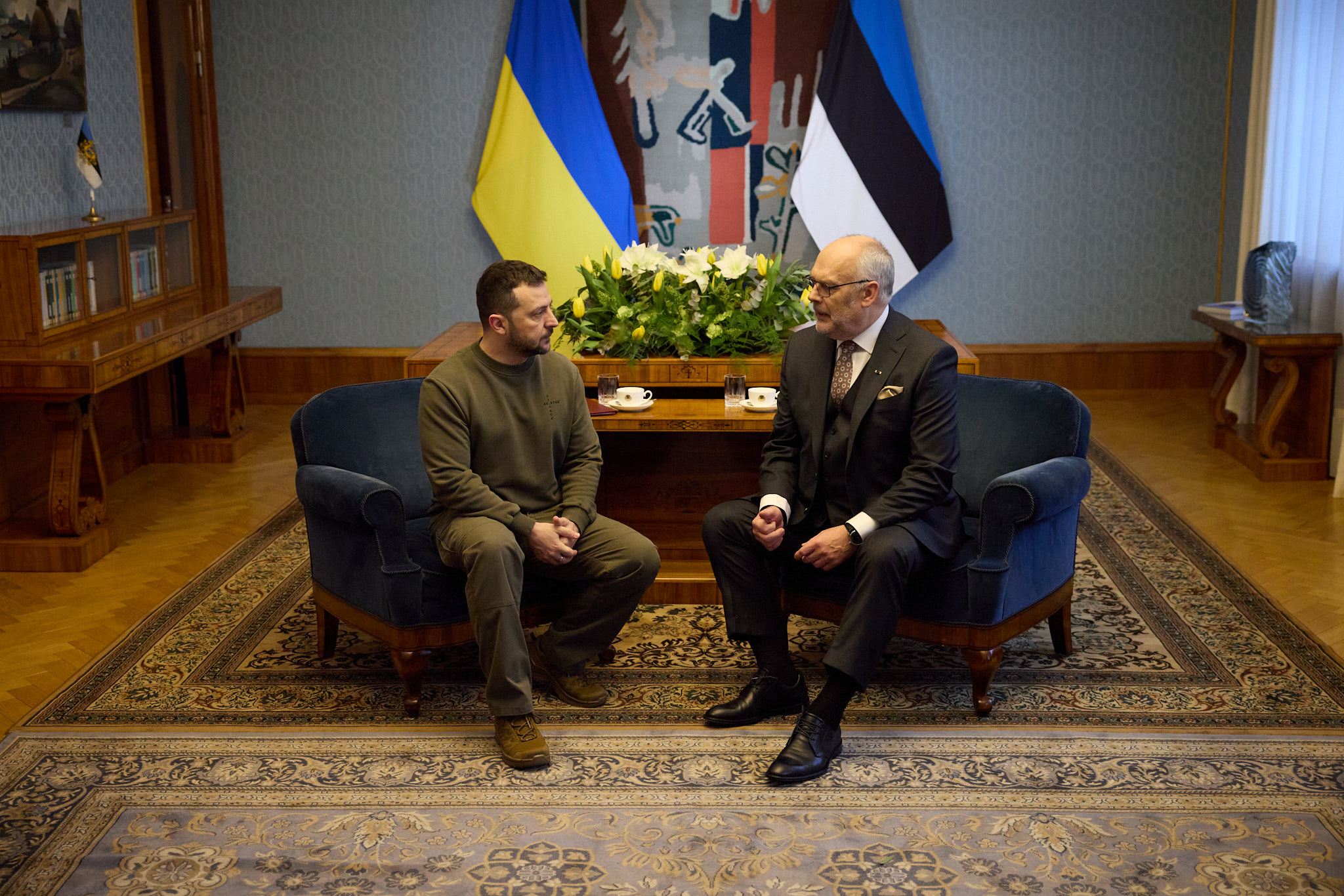 Алар Каріс (праворуч) підтвердив принципову  позицію Естонії щодо європейської та євроатлантичної інтеграції України. Фото з сайту president.gov.ua