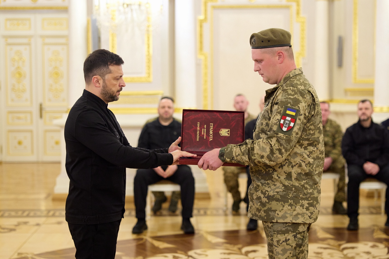 Володимир Зеленський вручив почесні державні нагороди мужнім захисникам України. Фото з сайту president.gov.ua