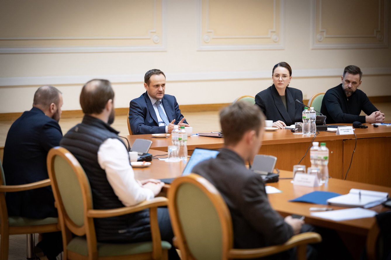 Прем’єр-міністр провела нараду з керівниками обласних військових адміністрацій прифронтових областей. Фото з Урядового порталу