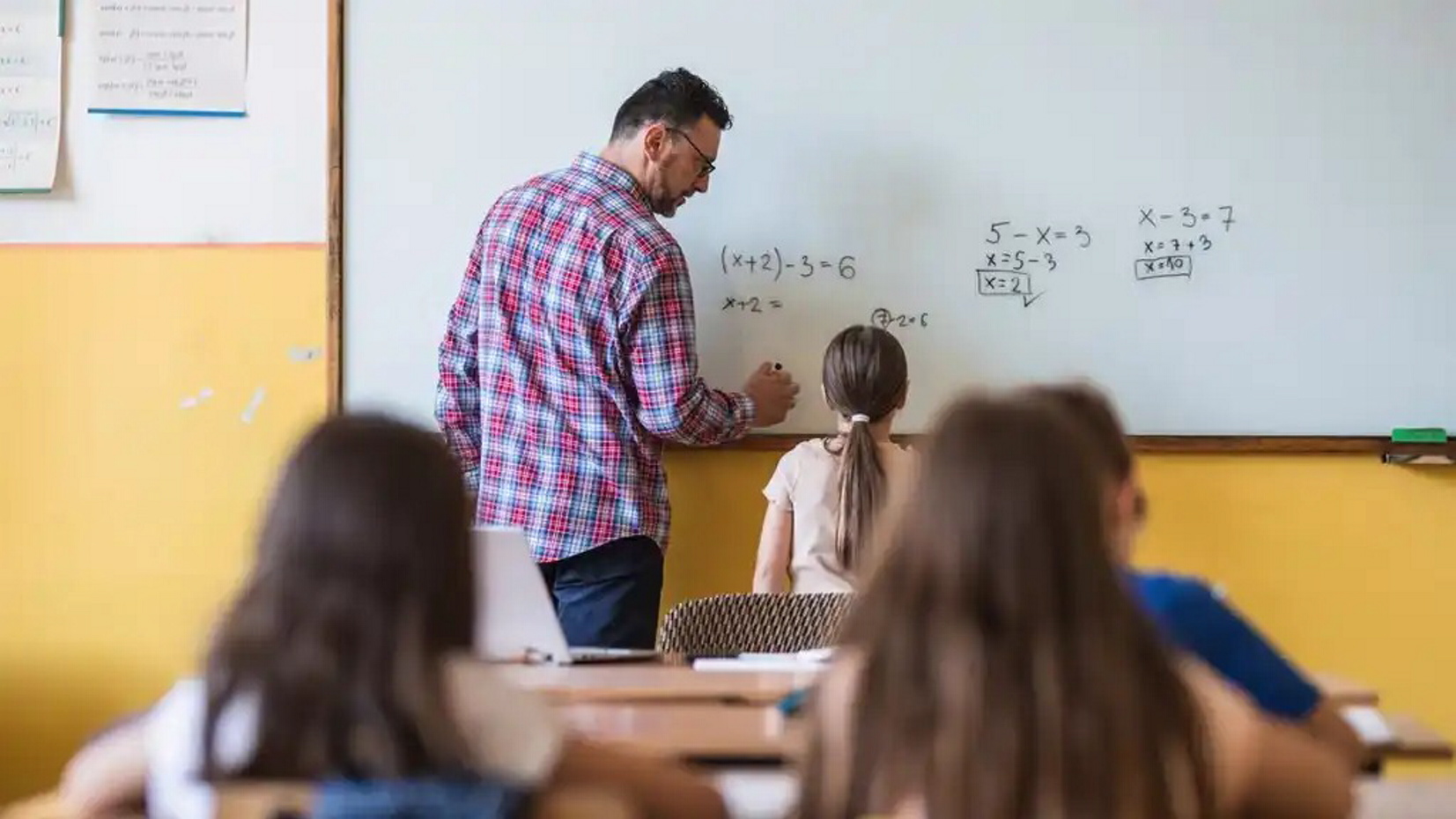 Щоб іти в ногу з часом, учителі мають не лише вчити, а й розвиватися та навчатися самі. Фото з сайту mezha.net