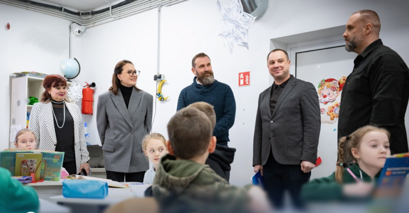 Під час робочих поїздок Юлія Свириденко часто відвідує навчальні заклади. Фото з Урядового порталу