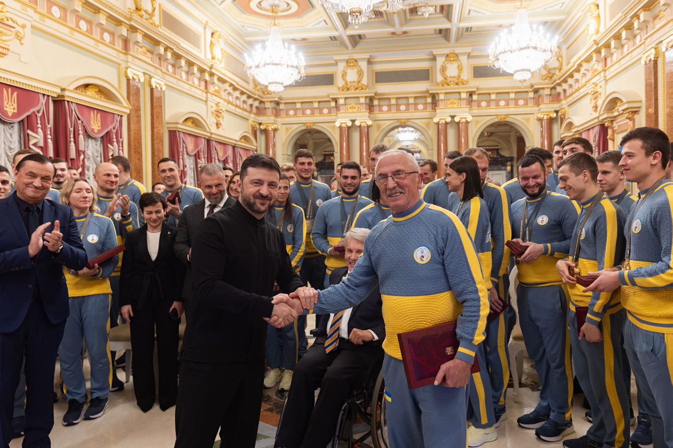 Президент Володимир Зеленський від імені всіх українців подякував спортсменам і їхнім тренерам. Фото з сайту president.gov.ua