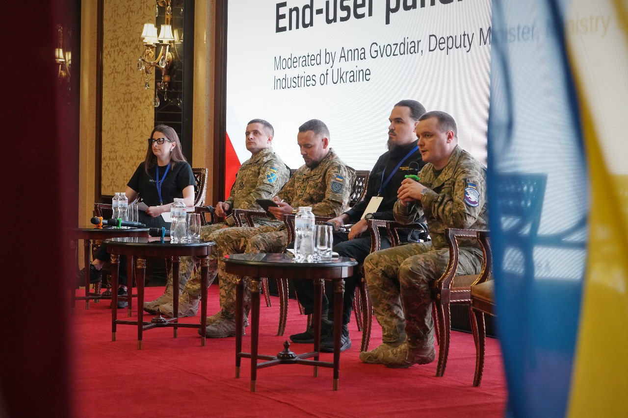  На дискусійній панелі військові розповіли про практичний досвід застосування озброєння. Фото з сайту mspu.gov.ua