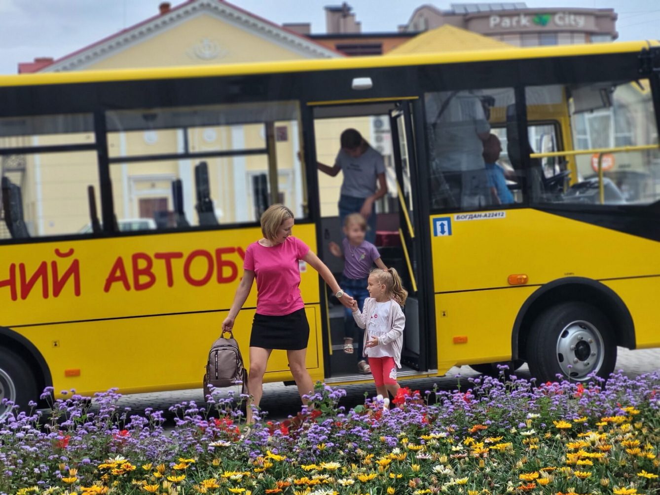 Шкільні автобуси скорочують шлях до очної безпечної освіти. Фото з сайту volynnews.com