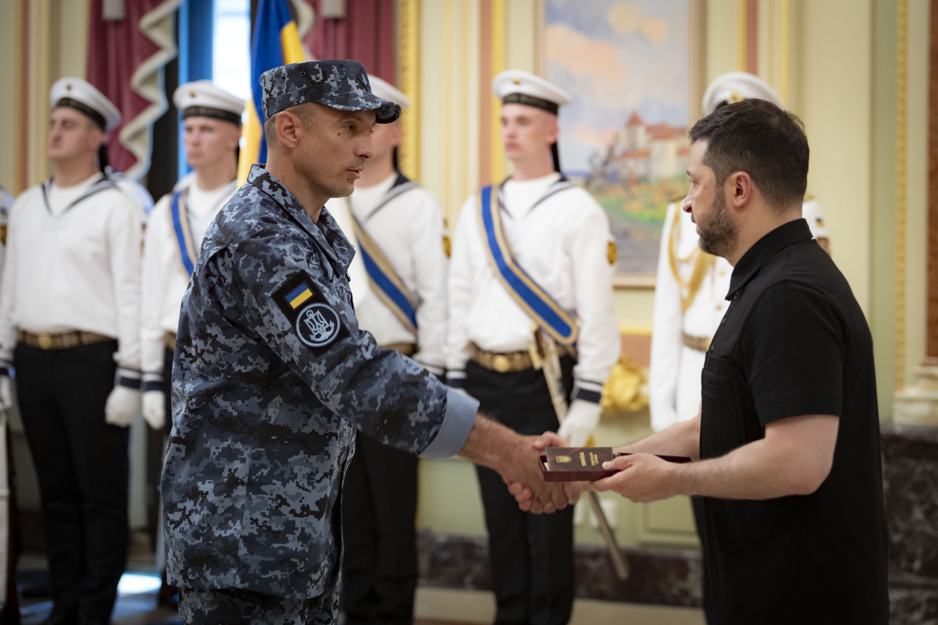 Володимир Зеленський подякував військовим морякам за захист Одещини та всього Південного узбережжя. Фото з сайту president.gov.ua