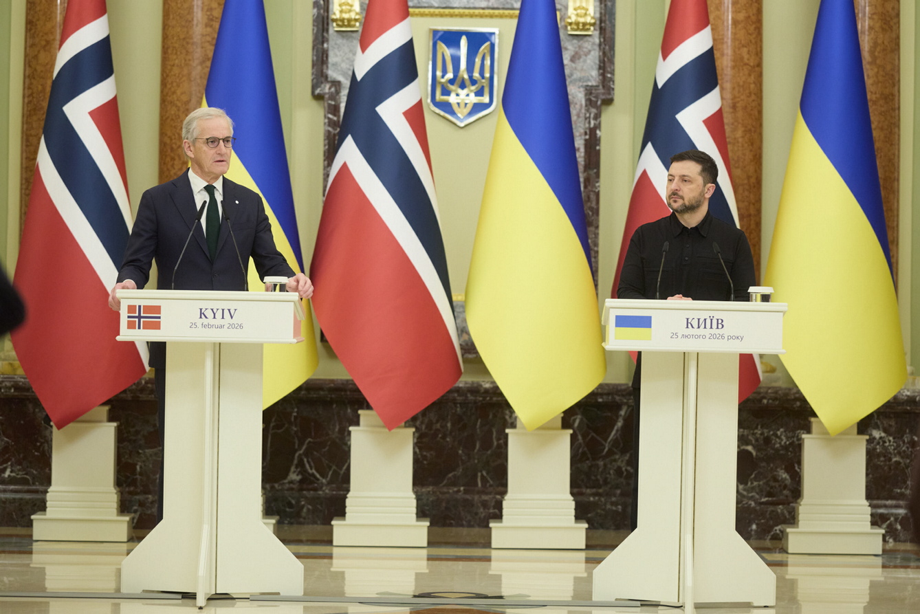 Під час брифінгу Володимир Зеленський подякував Йонасу Гару Стере  за оборонну та енергетичну підтримку. Фото з сайту president.gov.ua