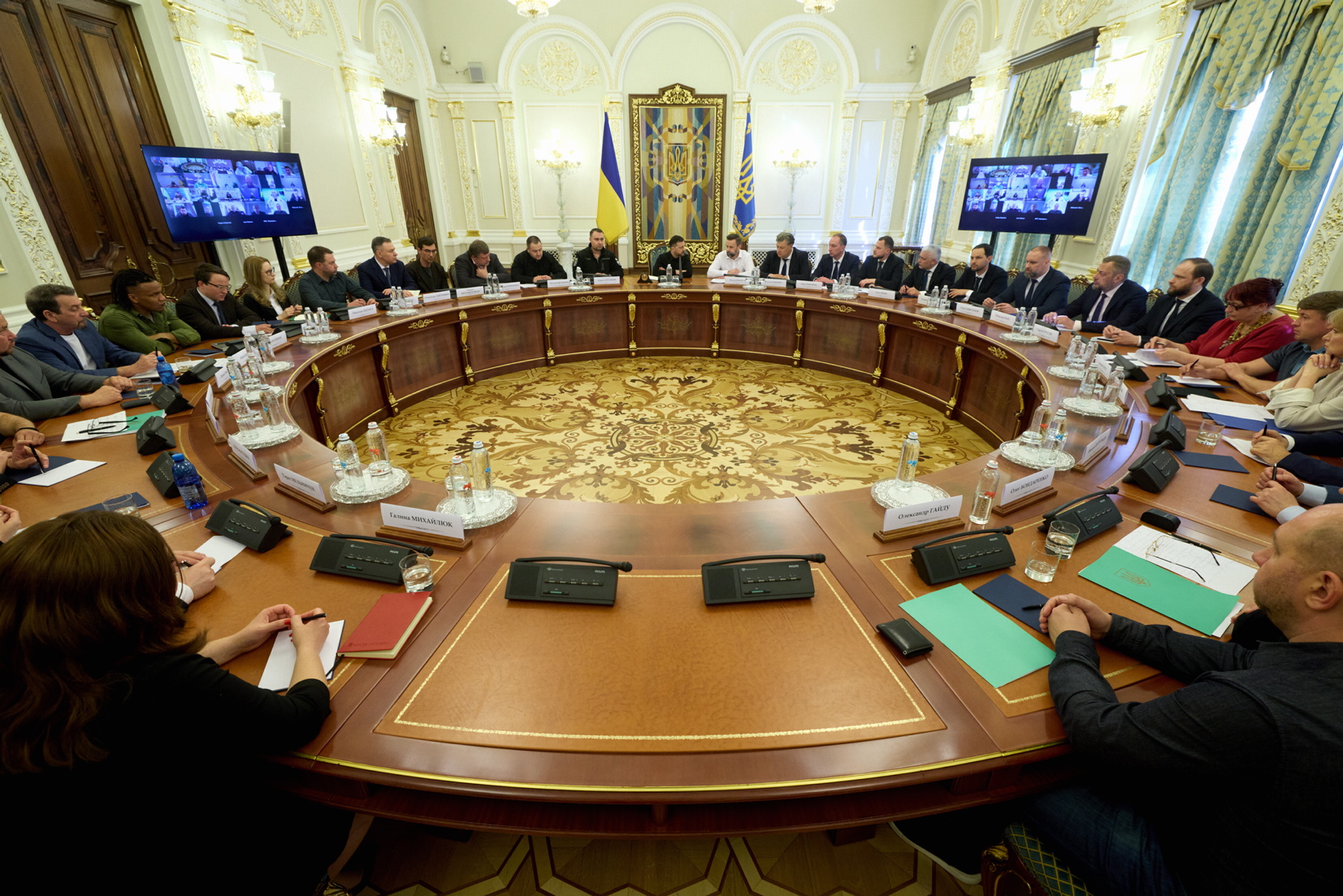 Президент закликав представників парламентських комітетів та областей до  взаємодії. Фото з сайту president.gov.ua