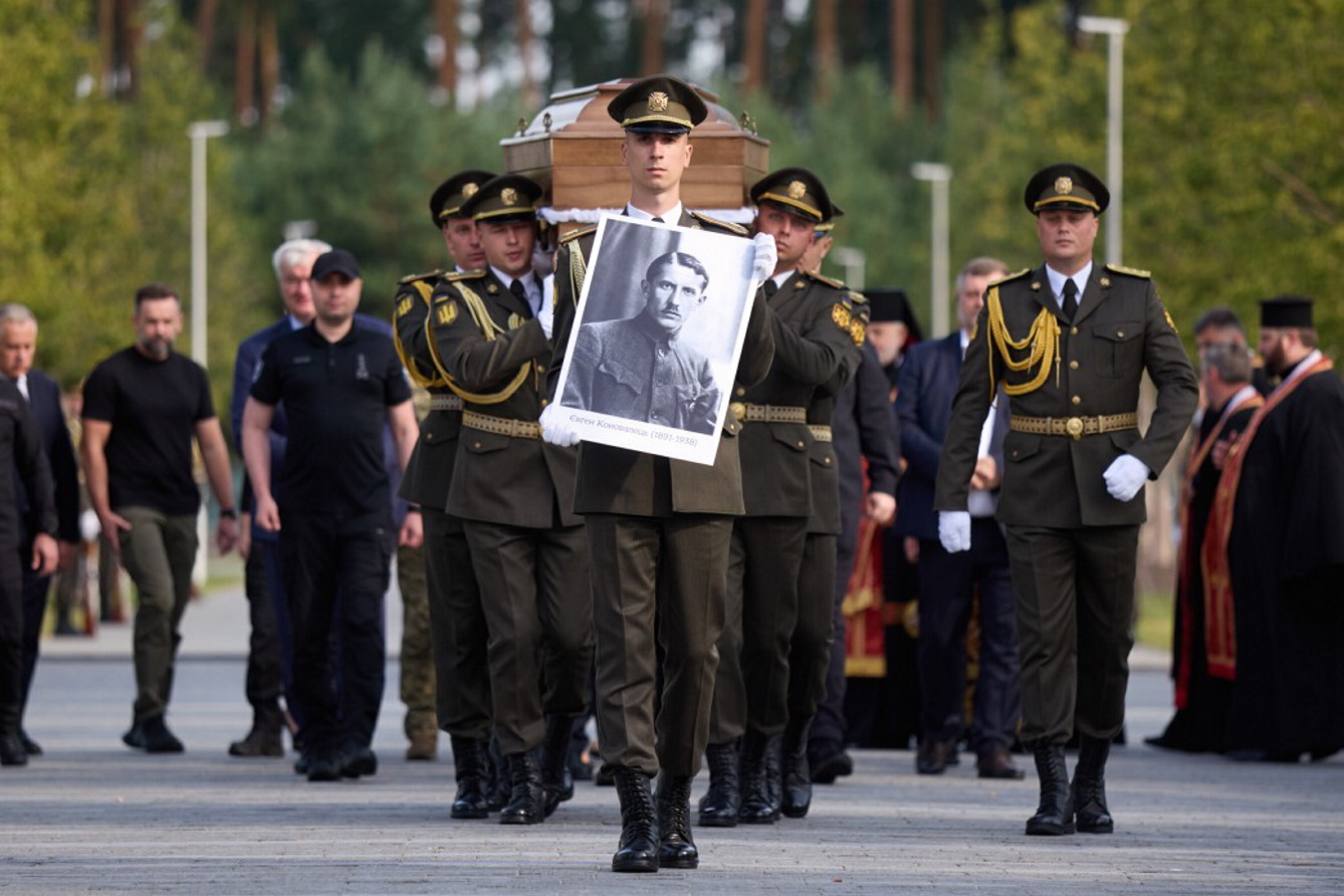 Полковника УНР, голову ОУН Євгена Коновальця перепоховали на рідній землі. Фото з сайту president.gov.ua