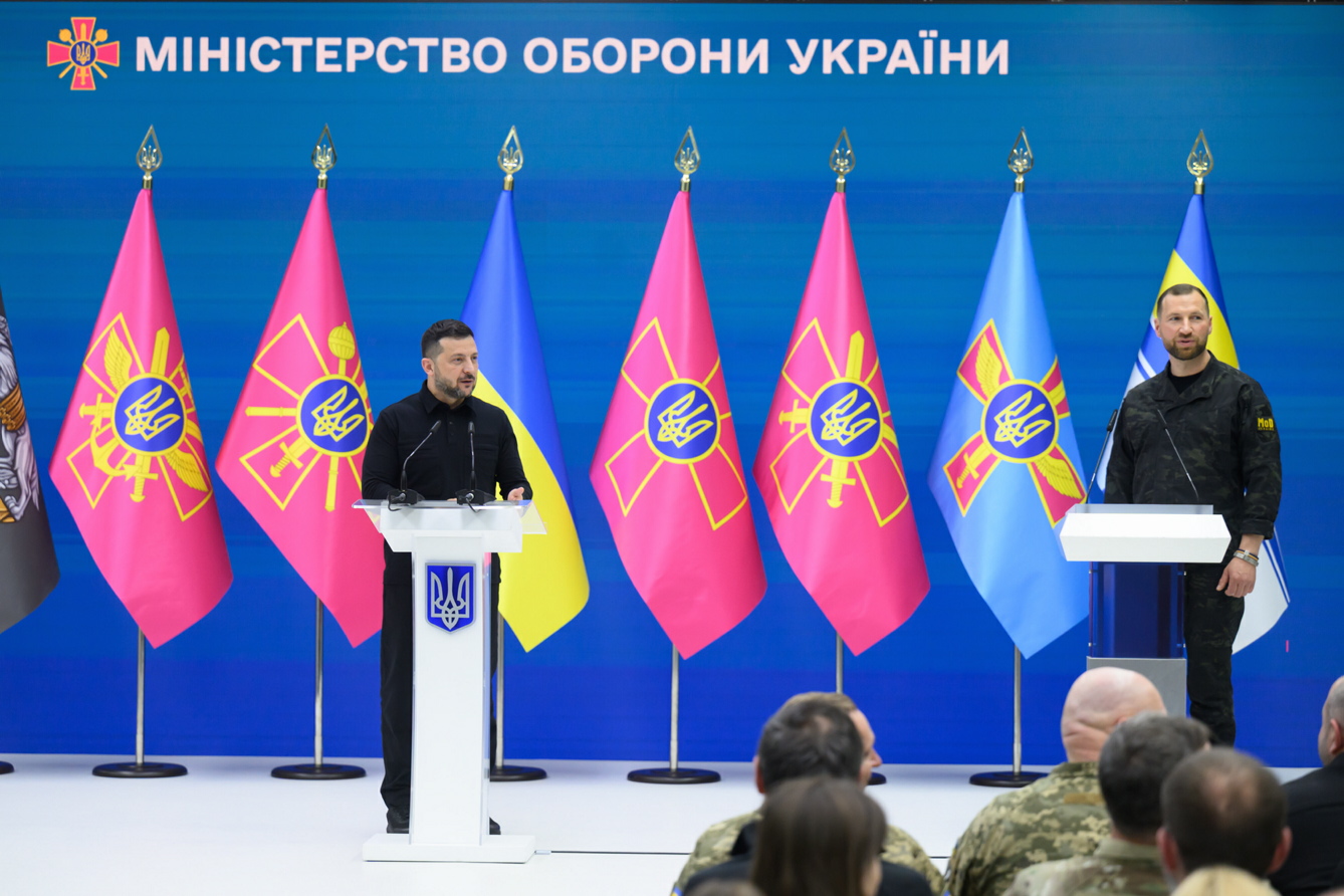 Глава держави закликав міністра оборони і всіх, хто ухвалює рішення в Силах оборони, звірятися з тим, що потрібно фронту. Фото з сайту president.gov.ua