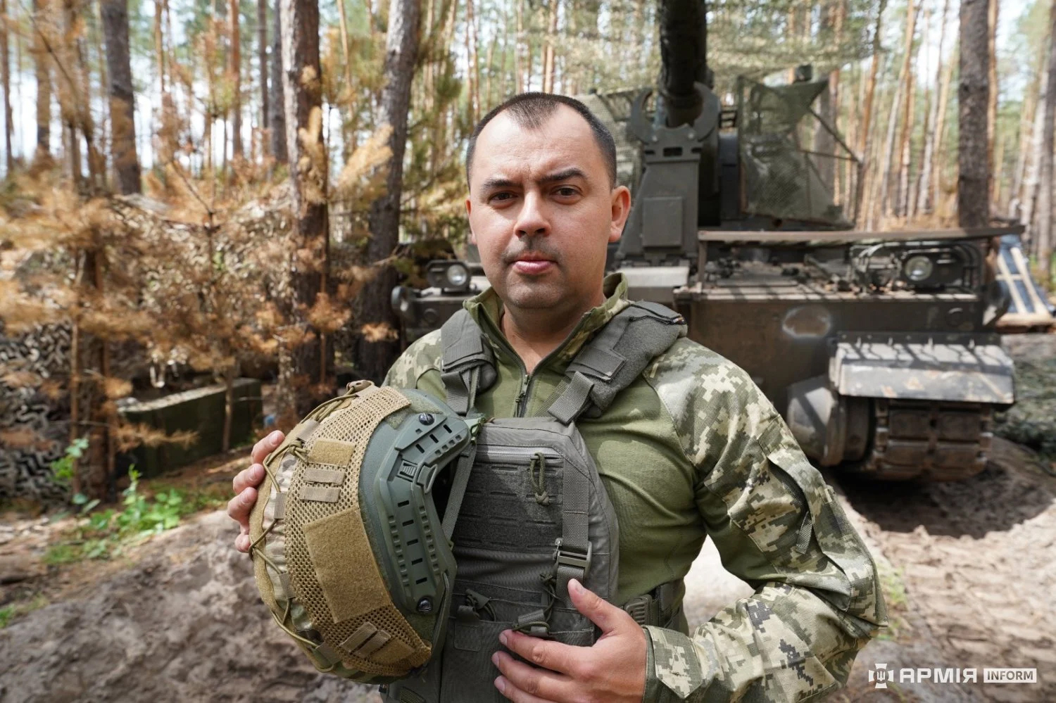 До Дня знань офіцер &laquo;Вчитель&raquo; звернувся до школярів із закликом ретельно вивчати історію та українську мову. Фото Андрія МАЦА