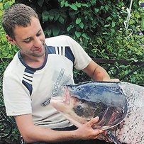 Рибалка-рекордсмен Руслан Головатюк: «37-кілограмовий товстолобик кинув мене на трап»