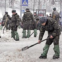 Проти снігу кинули навіть армію