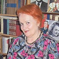 Бібліограф-дослідник  Людмила Саприкіна: «Давно вже нібито зниклі літери епітафії раптом проступили на камені під час зливи»