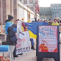 Українці Страсбурга мітингували проти виступу в місті російського військового хору «Красная звезда»