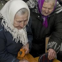 Пенсіонери Луганщини підтверджують статус переселенців
