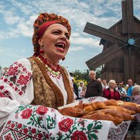 У Великих Сорочинцях на Полтавщині до 21 серпня гуляє найбільше в Україні торговище