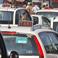Коли легалізуємо працю на ринку таксі?