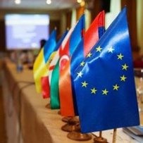 Євродепутати закликають стати на захист України