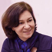Голова громадської організації «Алєм» Есма Аджієва:  «Орнаментом Орьнек ми можемо виразити пам’ять про своїх маму в образі троянди і батька в образі тополі»