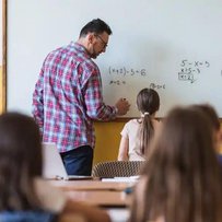 «Гроші ходять за вчителем»