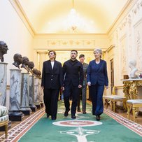 Усі мають бути на боці миру