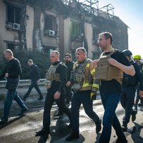 Як поєднати захист і можливості жити та працювати