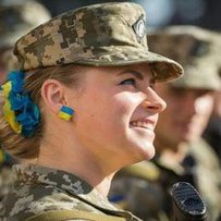 Берегині, трапляється, носять і погони