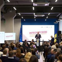  Важливо посилювати боротьбу з корупцією